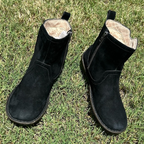 UGG Black Neevah Leather Suede Boots with  sheepskin lining Sz-9. R - Picture 7 of 12